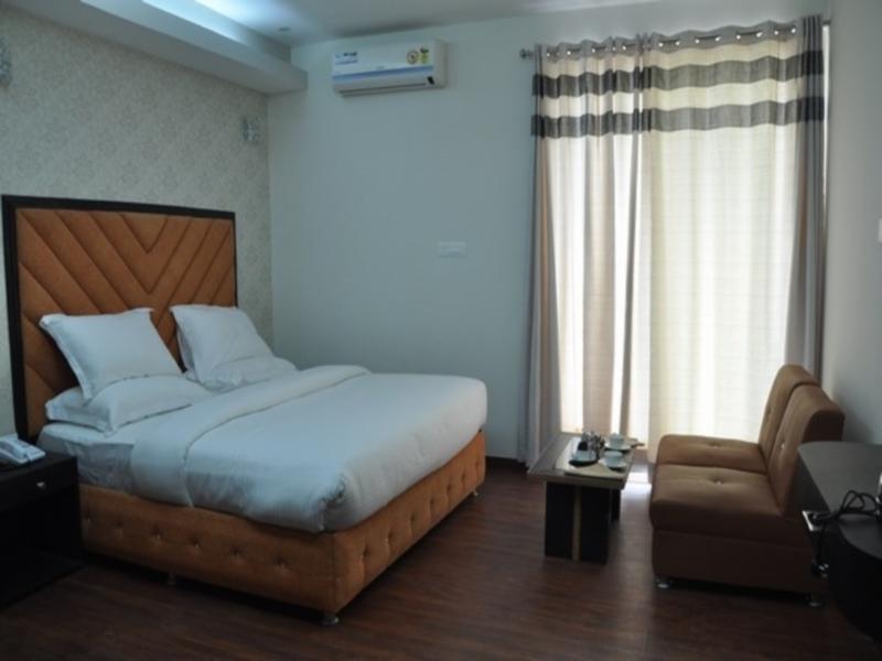 The Royal Court Hotel Nainital Eksteriør billede
