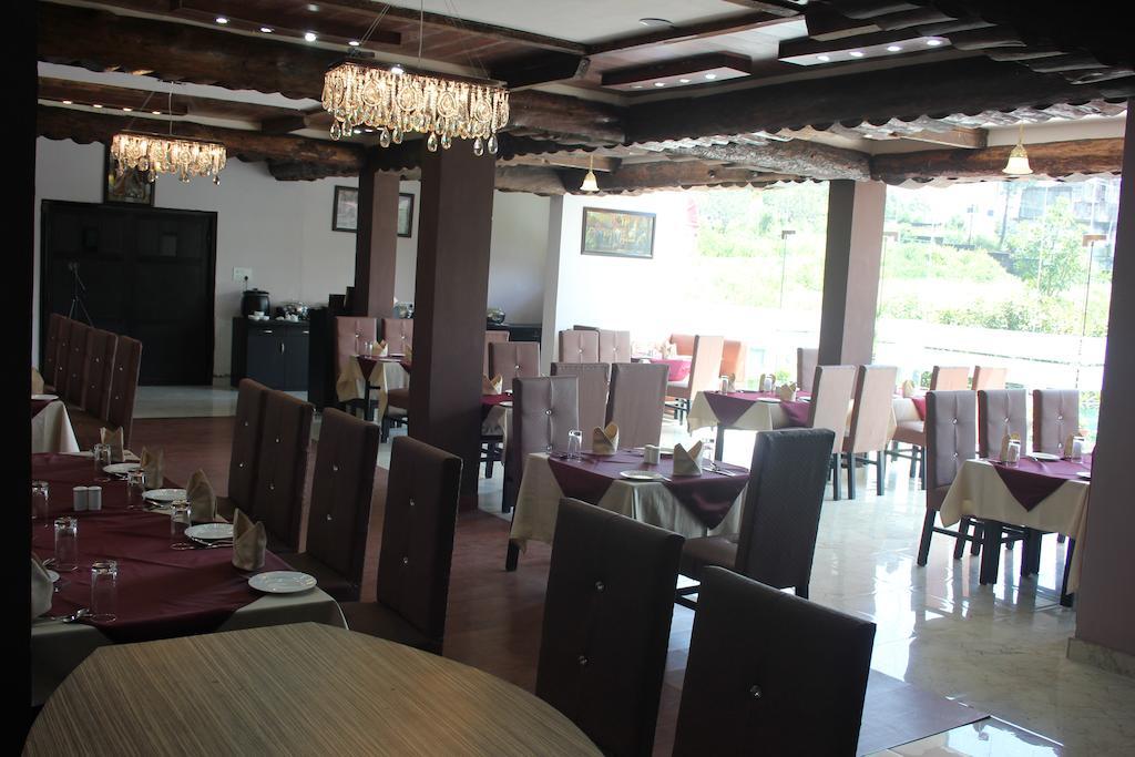 The Royal Court Hotel Nainital Eksteriør billede